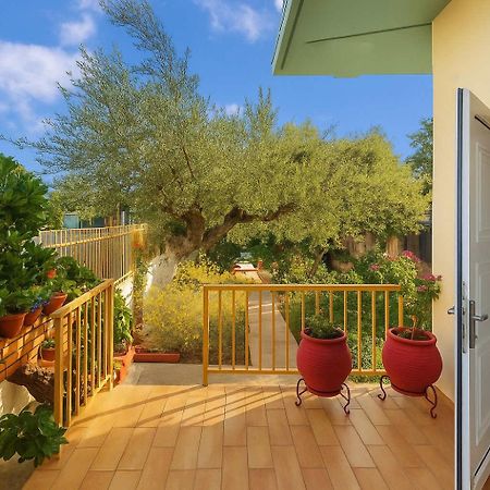 Summer Rose Garden Getaway - A Step To The Beach Kalamata Eksteriør billede