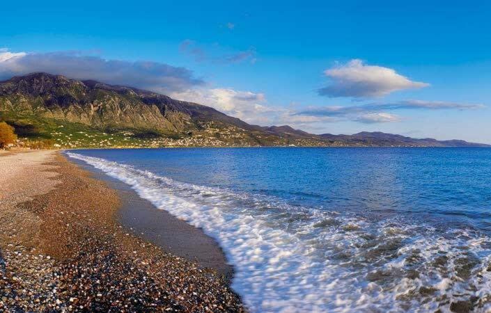 Summer Rose Garden Getaway - A Step To The Beach Kalamata Eksteriør billede