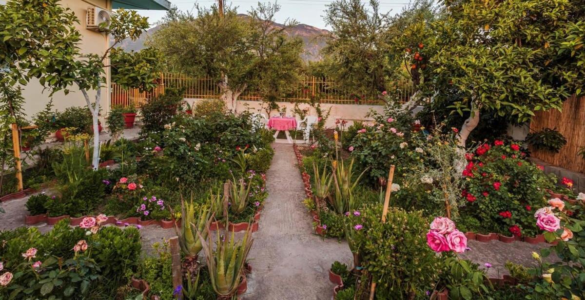 Summer Rose Garden Getaway - A Step To The Beach Kalamata Eksteriør billede