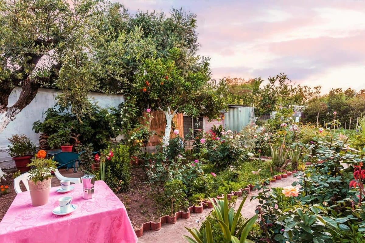 Summer Rose Garden Getaway - A Step To The Beach Kalamata Eksteriør billede